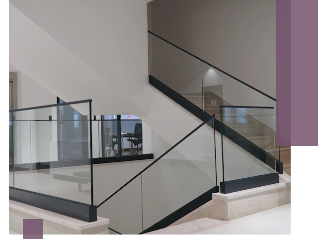 Стеклянные перила премиум-класса с установкой в Братске