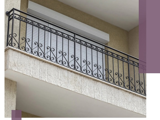 Балконные ограждения из металла и стекла в Братске для домов